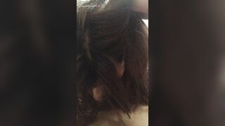 廊坊的清纯小女友露脸吃鸡，披头散发盖住脸，拉起来露脸被她拳头示意，有点凶凶~