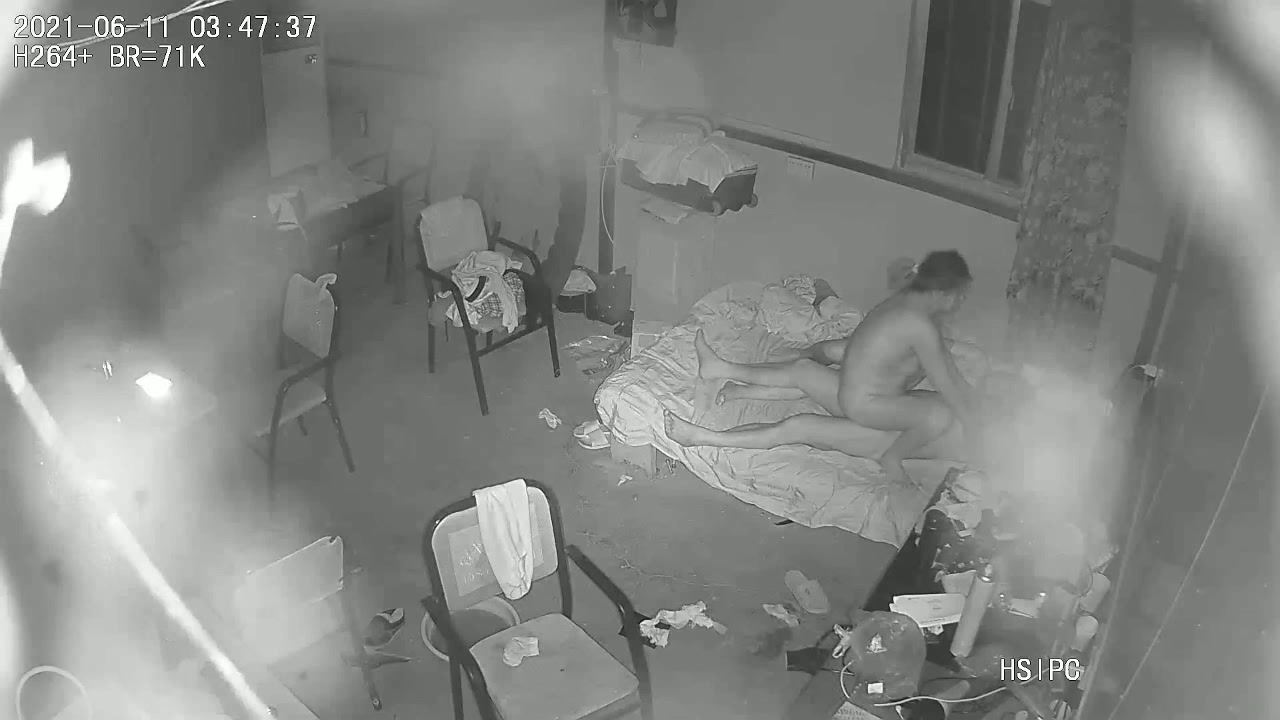 【破解摄像头2021】麻将馆老板和两个情人玩3P 两个少妇情人轮番上阵抽 一起舔鸡吧舔菊花 轮流上位骑乘 高清720P版