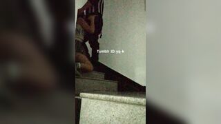 老婆在楼梯间勾引男人做爱