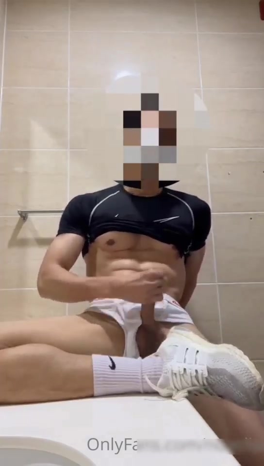 【推荐福利】腹肌耐克体育生禁欲快一个月,在家中射出大量浓精