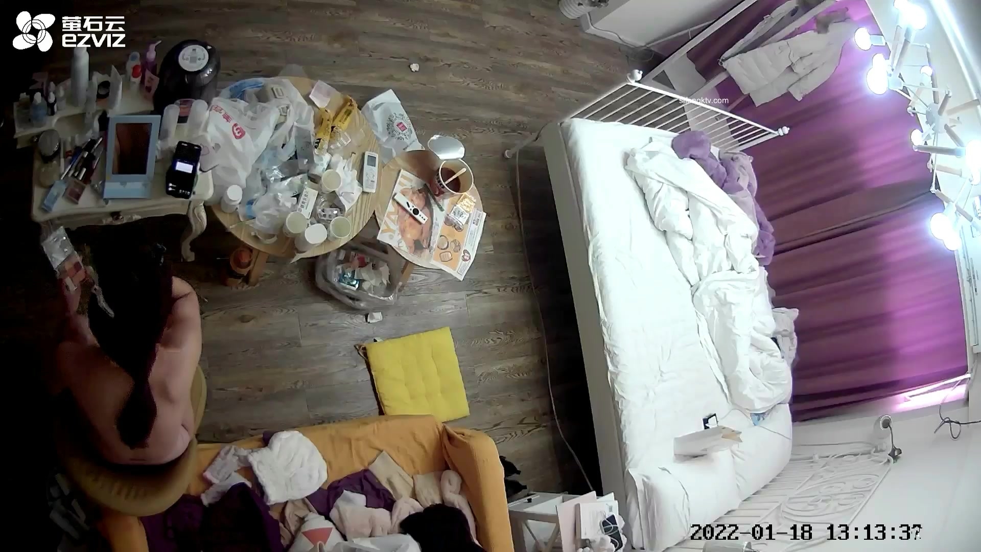 萤石云酒店偷拍疫区返乡女网红自我隔离独守空房的最后一部分凌乱的房间生活