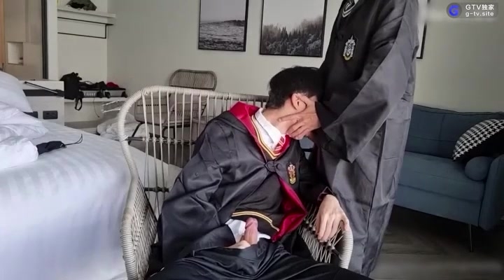 大屌直男扮演哈利波特,在我面前晃来晃去,遭我无套内射