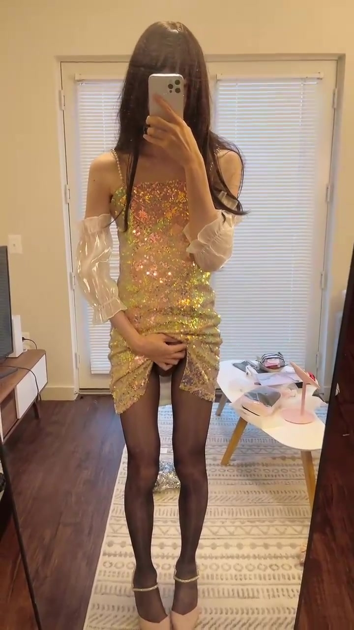 哈娜 -哈娜 - 亮片裙 看起来好像烧鸡， 涞觅极光yyds，想喝姐姐喷出来的牛奶吗！