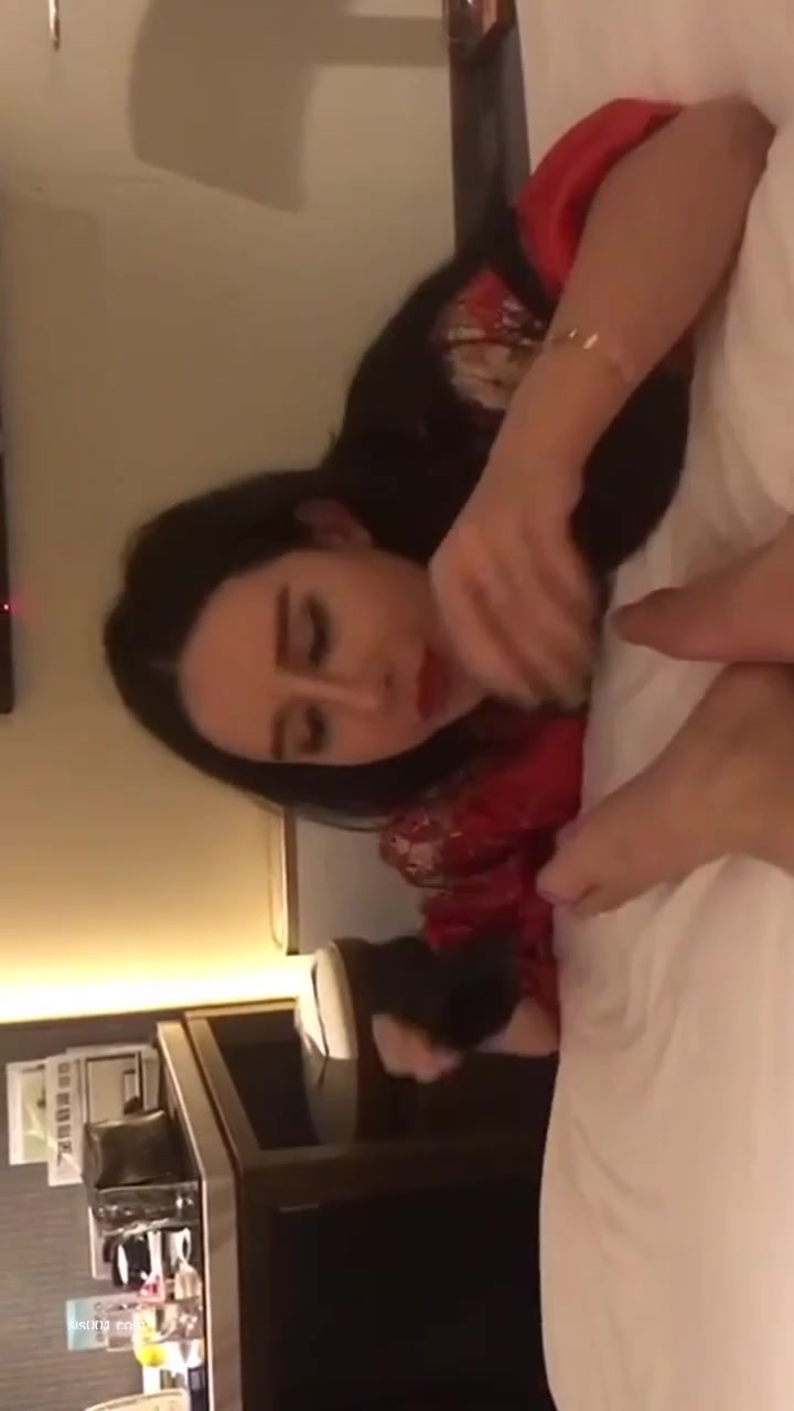 伪娘吃鸡毒龙贴贴 啊啊好大老公操我骚逼 把我操射好吗 贱母狗一脸骚样 被操的爸爸叫不停 口爆吃精 自己撸射
