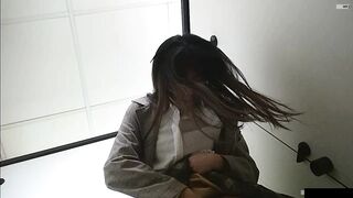 TWTP 大学女厕双镜头偷拍几个漂亮小姐姐嘘嘘近距离观察她们的小嫩鲍 (2)