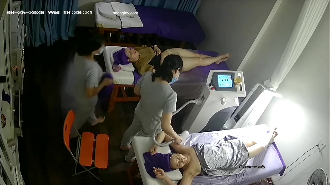 监控破解美体中心多位年轻美女少妇做激光脱B毛和阴部护理 (1)