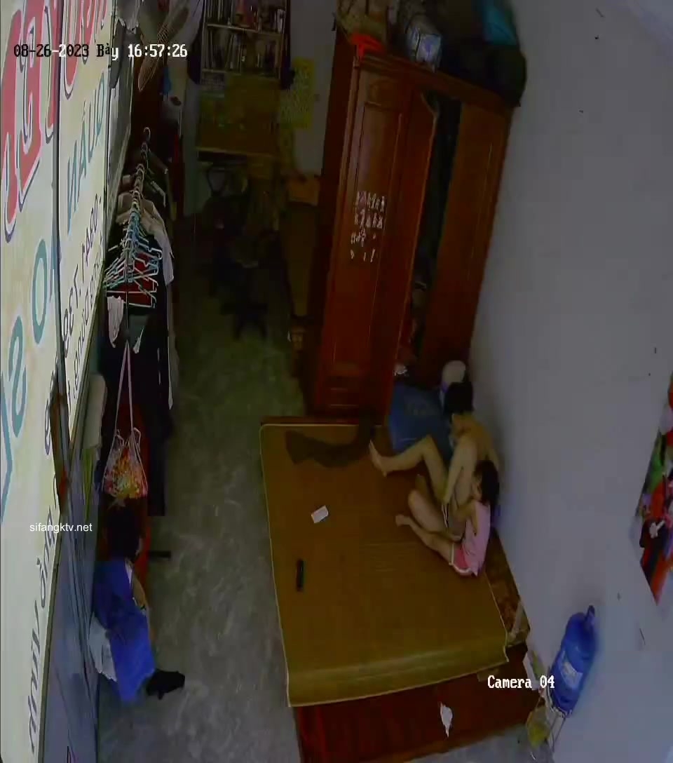 黑客破解家庭网络摄像头偷拍开服装店的夫妻日常性爱生活
